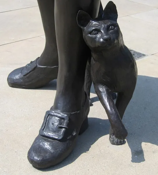 Statue of Trim,  cat, who voyaged around the coast of Australia in the early 1800s